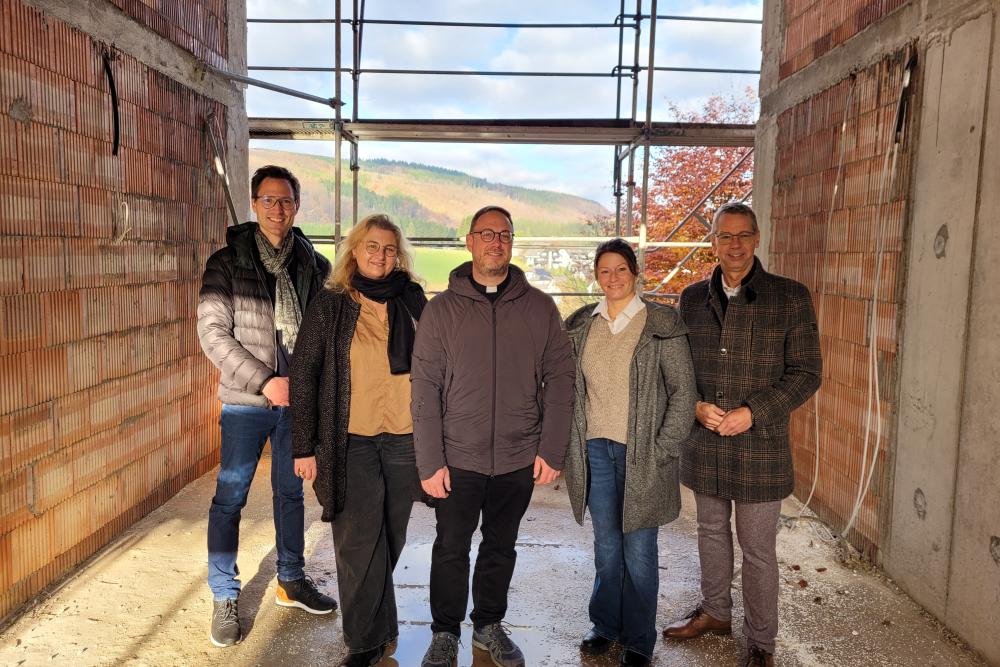 Architekt Steffen R. Müller, Architektin Beatrice Peukert, Direktor Dr. Andreas Rohde, Tagungshausleiterin Sabrina Koch, Bürgermeister Michael Beckmann