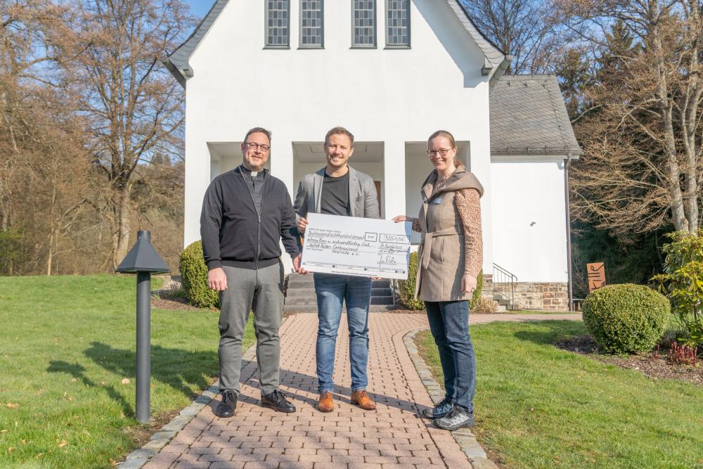 Dr. Andreas Rohde, Dominik Hansmeier (Caritasverband Meschede) und Anna Pietsch