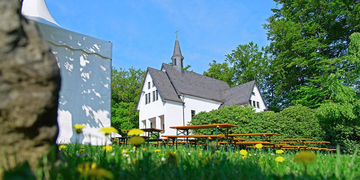 Die Kapelle im Sommer