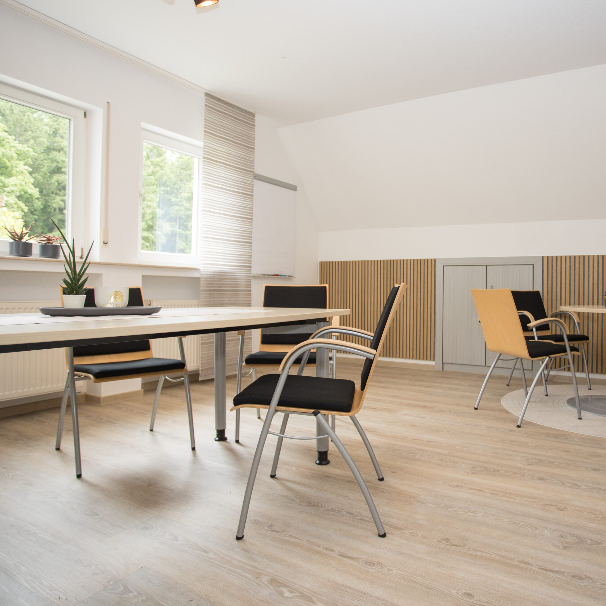 Konferenzraum 4 mit Sitzgruppen